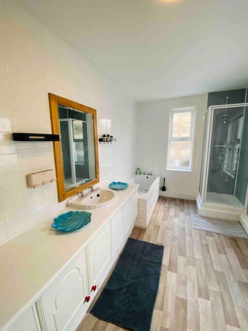 7 Bedroom House In Town Centre Near Beach - Sleeps 13 Hastings Extérieur photo