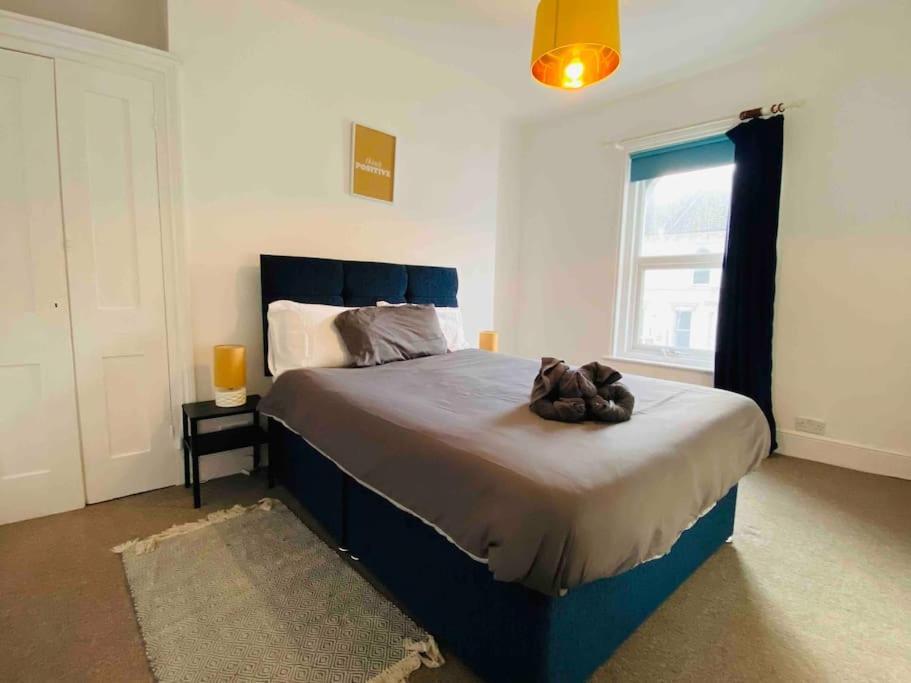 7 Bedroom House In Town Centre Near Beach - Sleeps 13 Hastings Extérieur photo