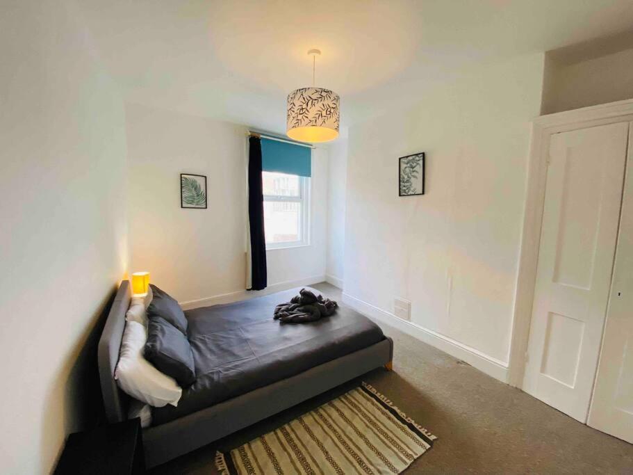 7 Bedroom House In Town Centre Near Beach - Sleeps 13 Hastings Extérieur photo