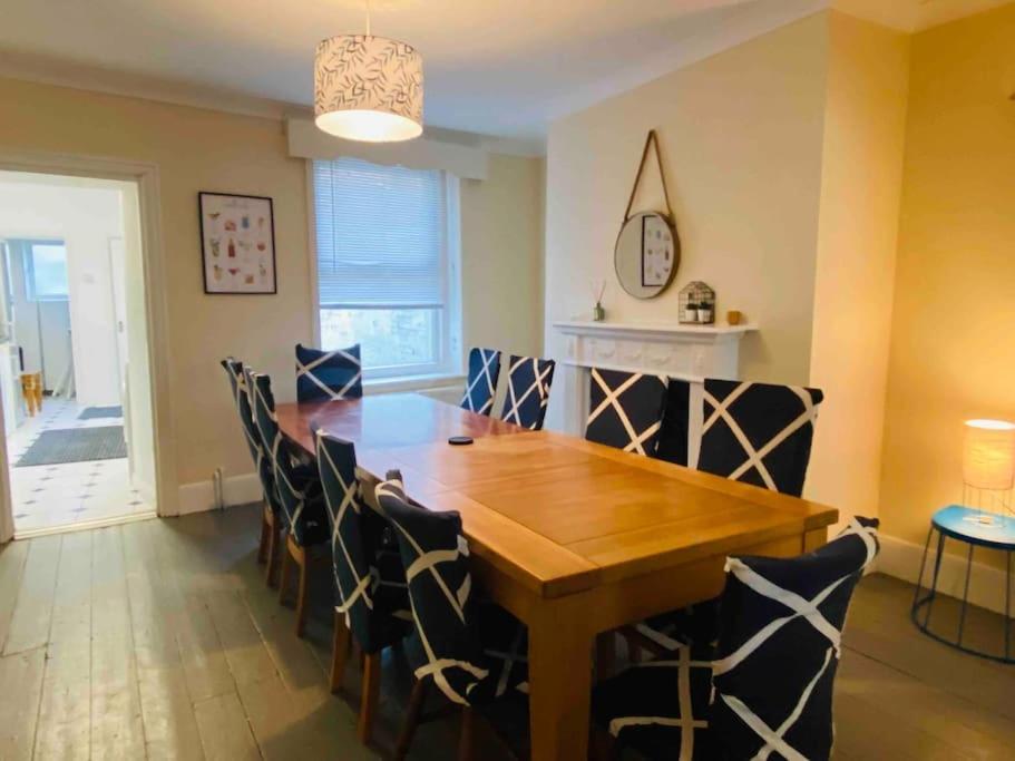 7 Bedroom House In Town Centre Near Beach - Sleeps 13 Hastings Extérieur photo
