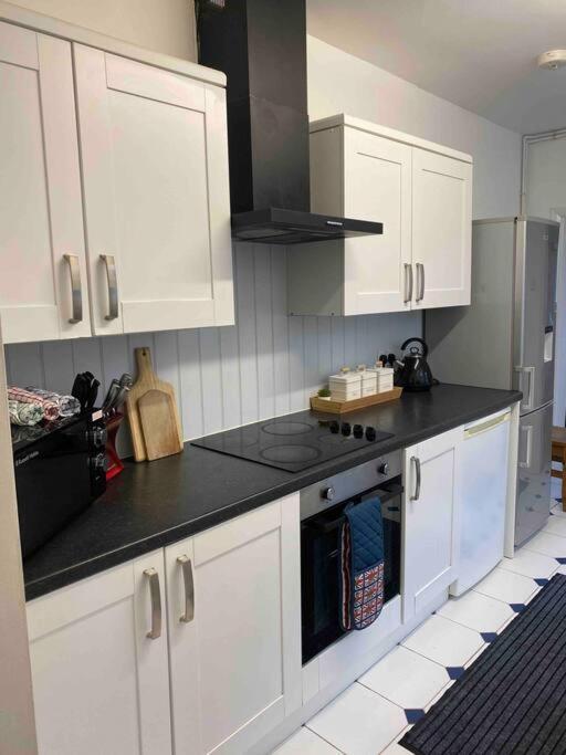 7 Bedroom House In Town Centre Near Beach - Sleeps 13 Hastings Extérieur photo