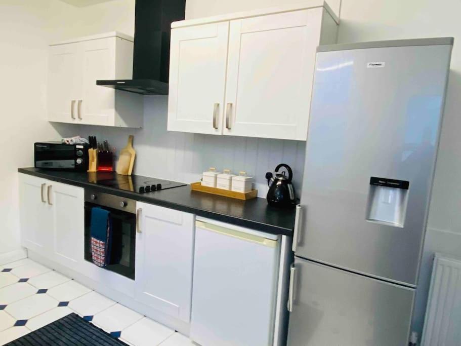 7 Bedroom House In Town Centre Near Beach - Sleeps 13 Hastings Extérieur photo