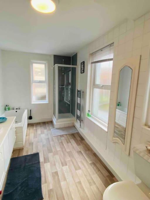 7 Bedroom House In Town Centre Near Beach - Sleeps 13 Hastings Extérieur photo