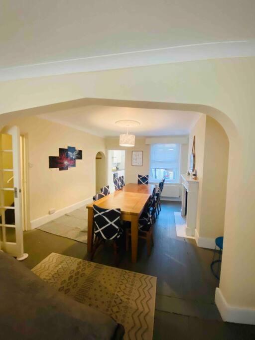 7 Bedroom House In Town Centre Near Beach - Sleeps 13 Hastings Extérieur photo