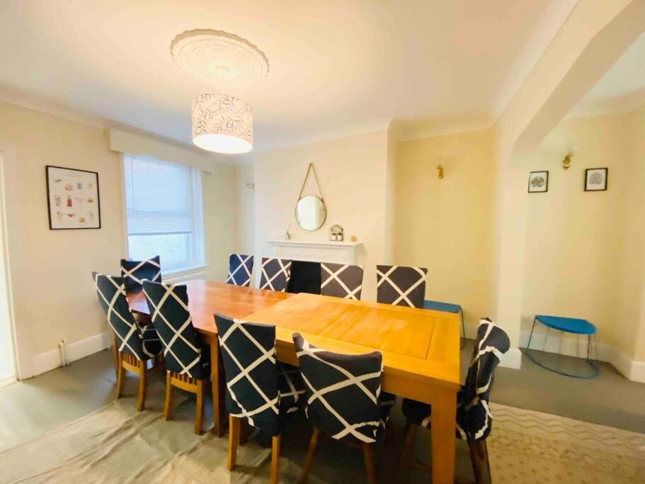 7 Bedroom House In Town Centre Near Beach - Sleeps 13 Hastings Extérieur photo