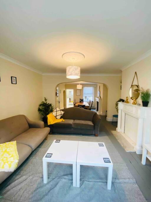 7 Bedroom House In Town Centre Near Beach - Sleeps 13 Hastings Extérieur photo
