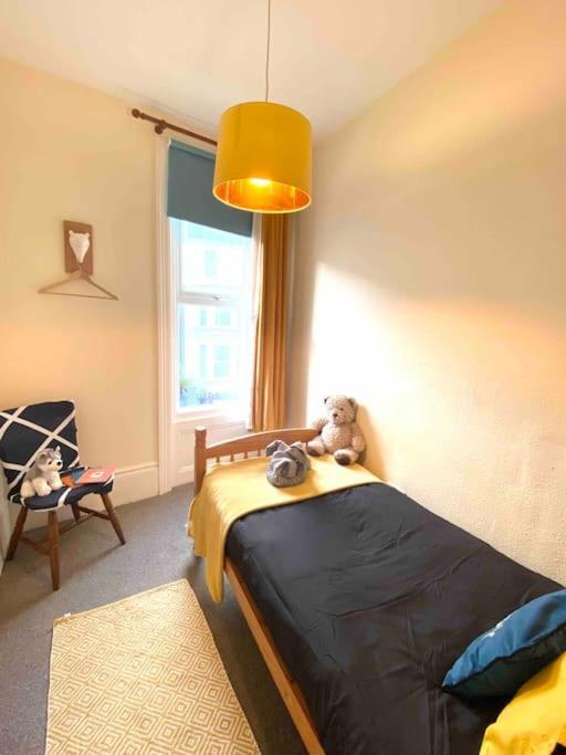 7 Bedroom House In Town Centre Near Beach - Sleeps 13 Hastings Extérieur photo