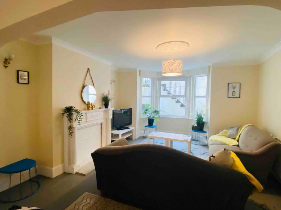 7 Bedroom House In Town Centre Near Beach - Sleeps 13 Hastings Extérieur photo